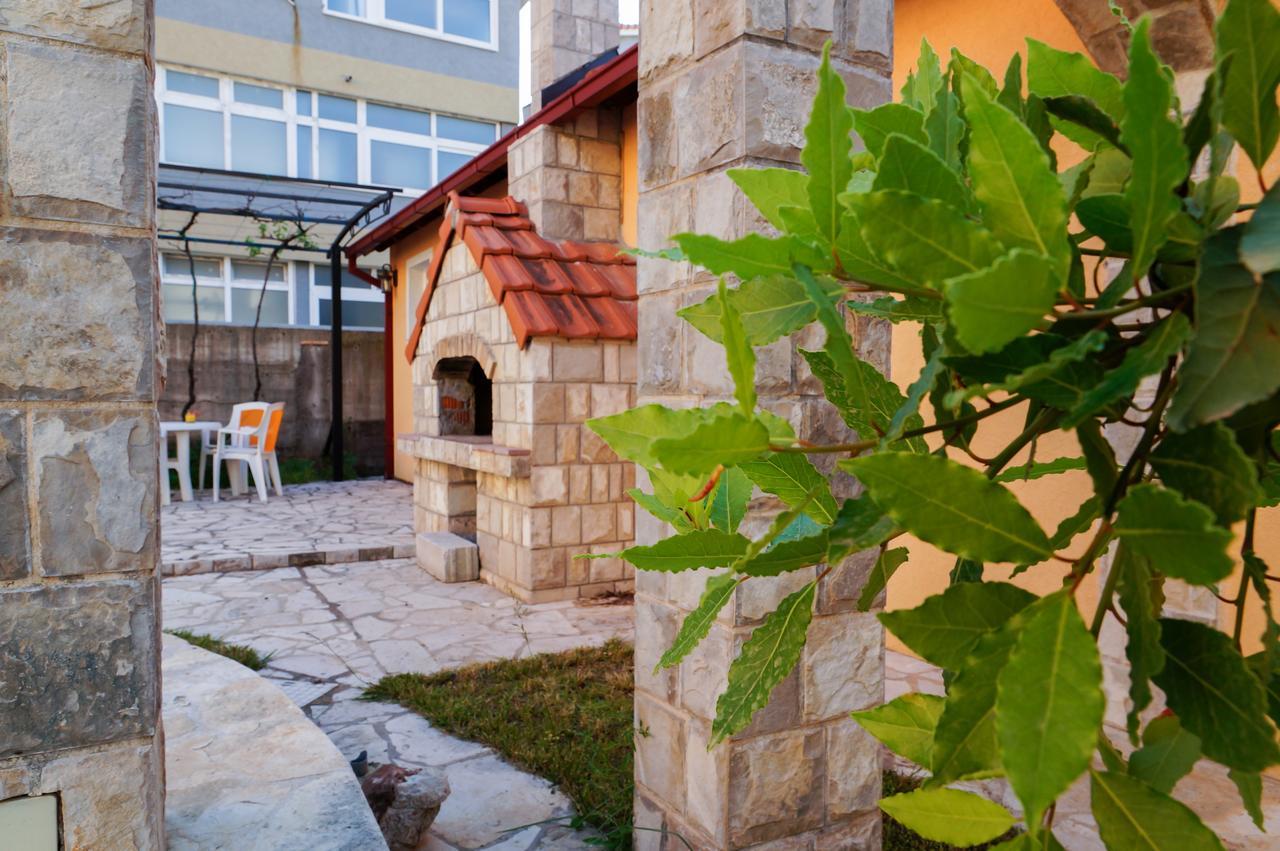 Apartments Apple Cat Montenegro Ko Bijela Exterior photo